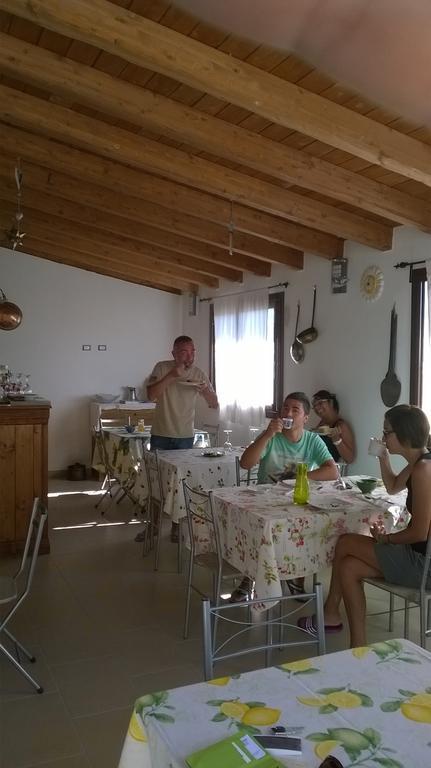 B&B Il Mirto Di Paola Torpè Екстериор снимка
